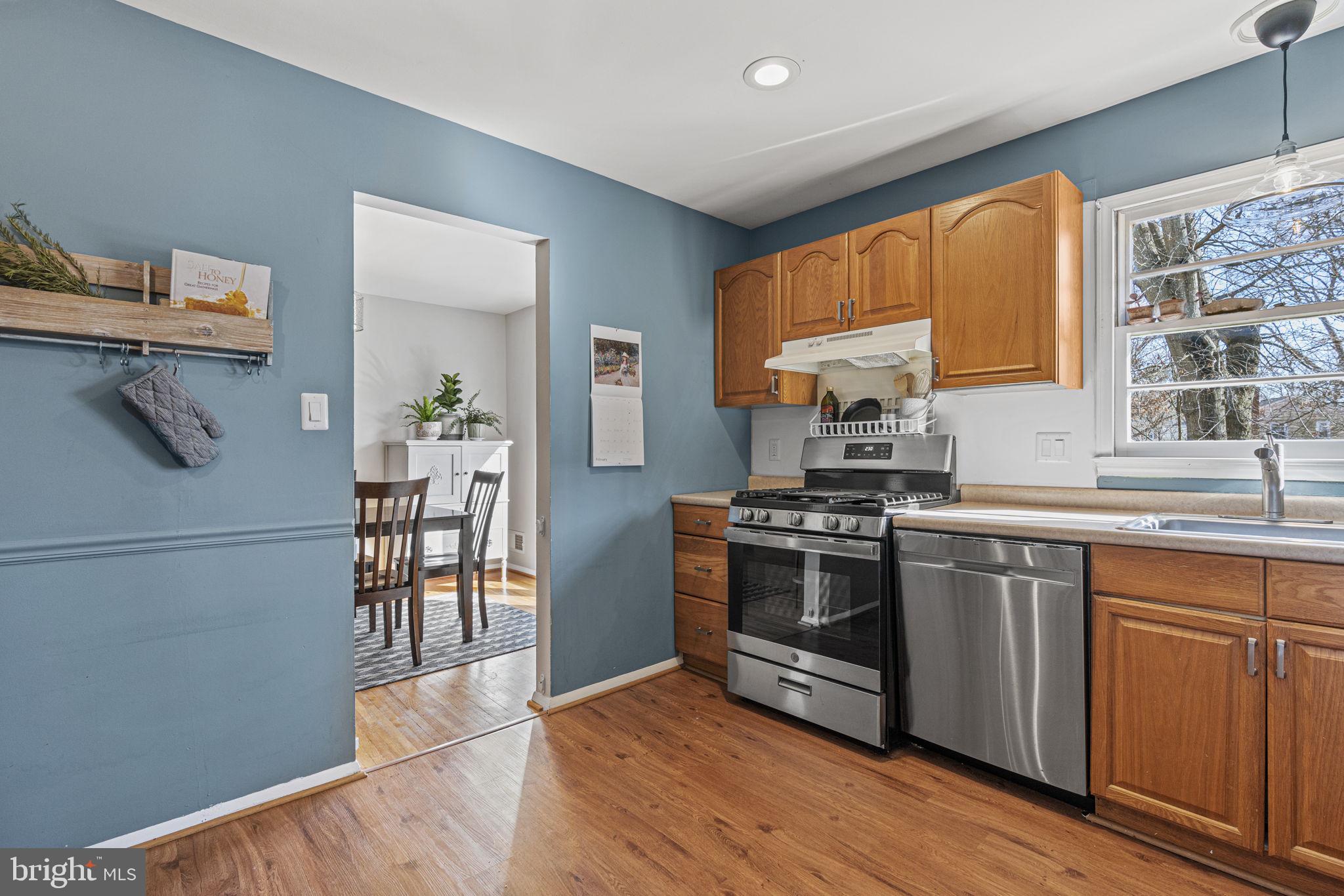 10101 ROSLYN COURT