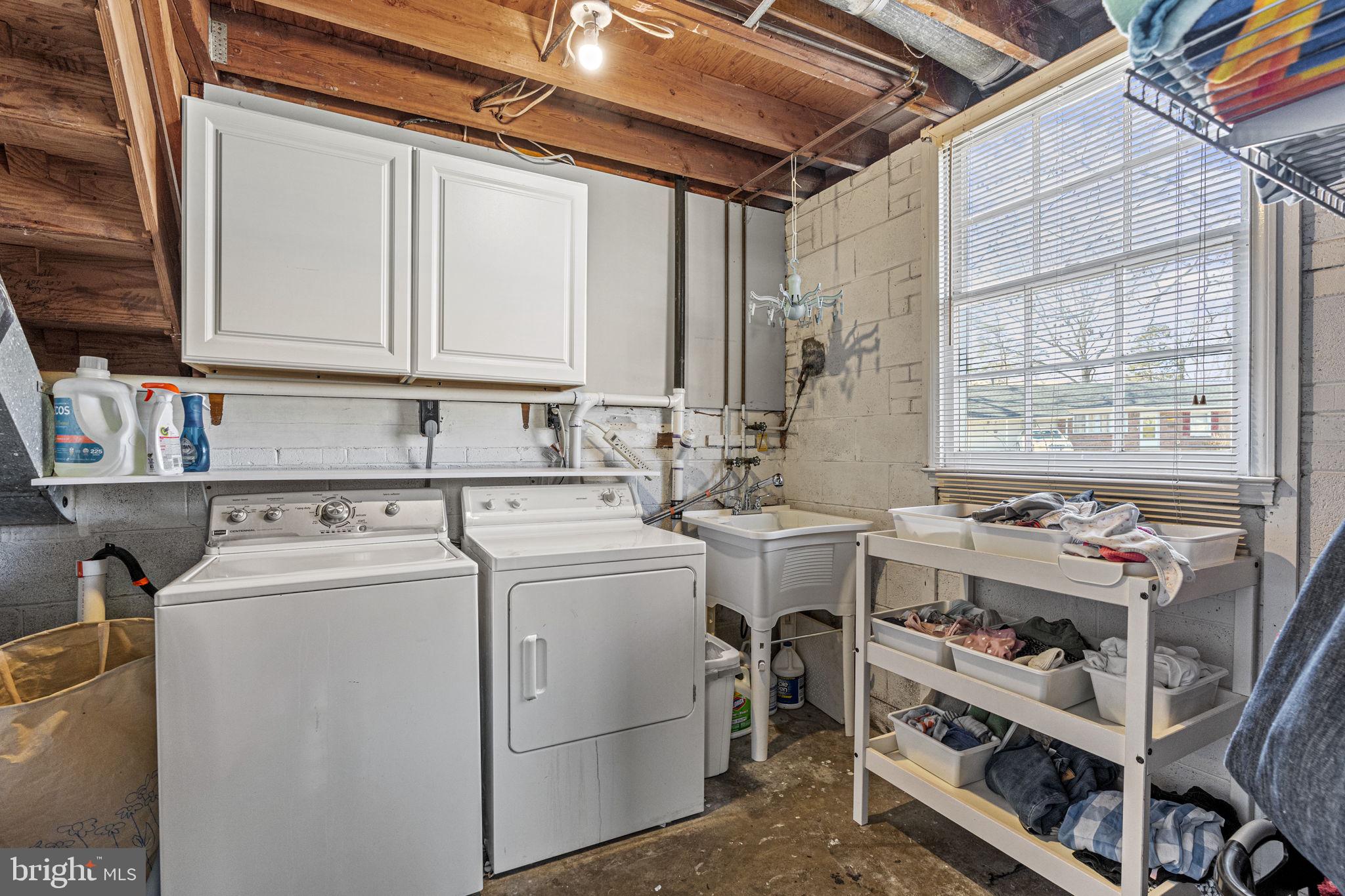 10101 ROSLYN COURT