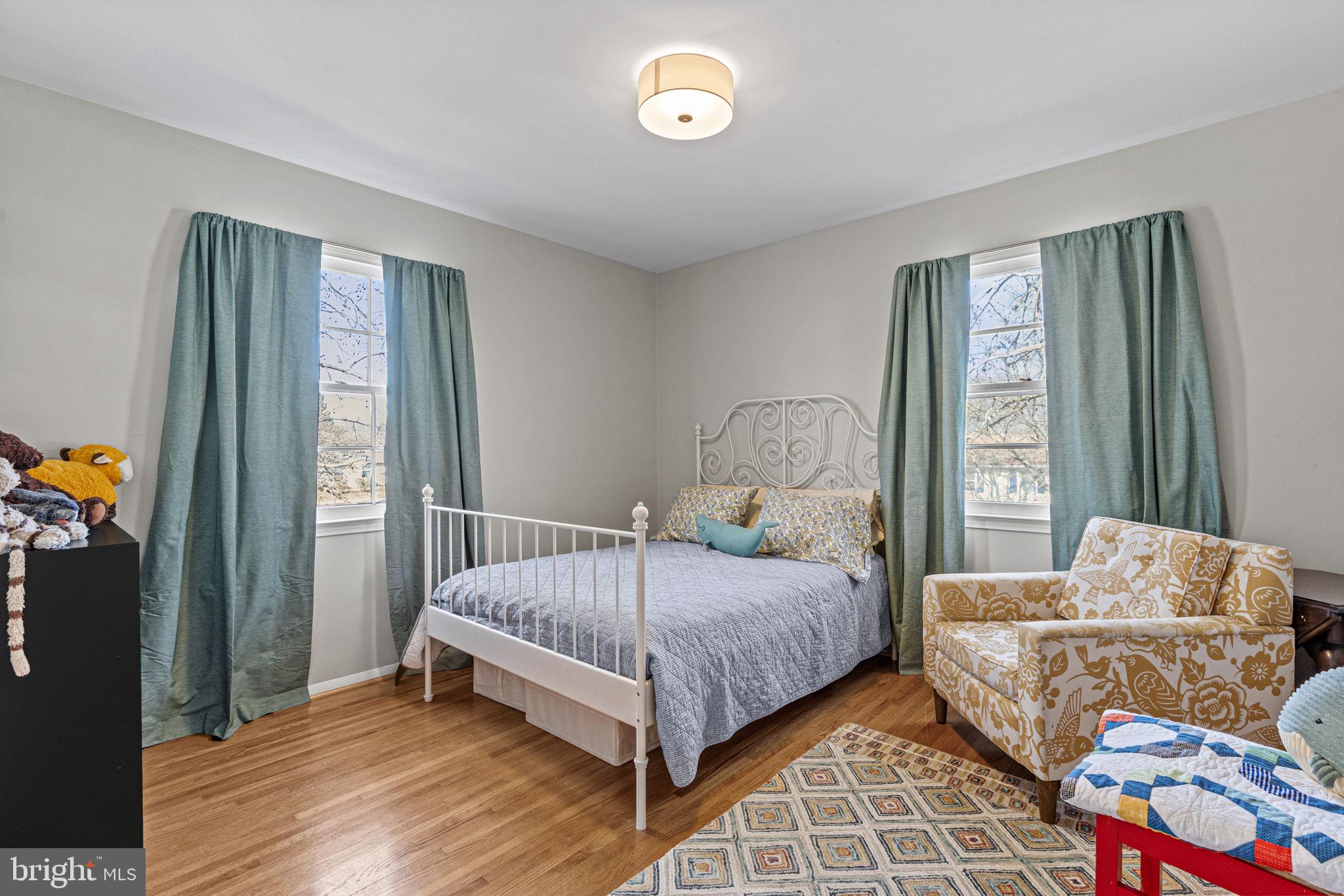 10101 ROSLYN COURT