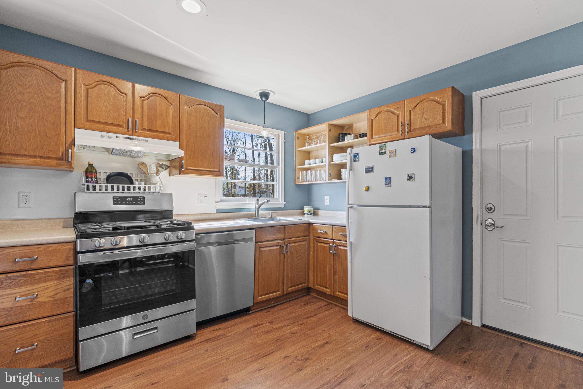 10101 ROSLYN COURT