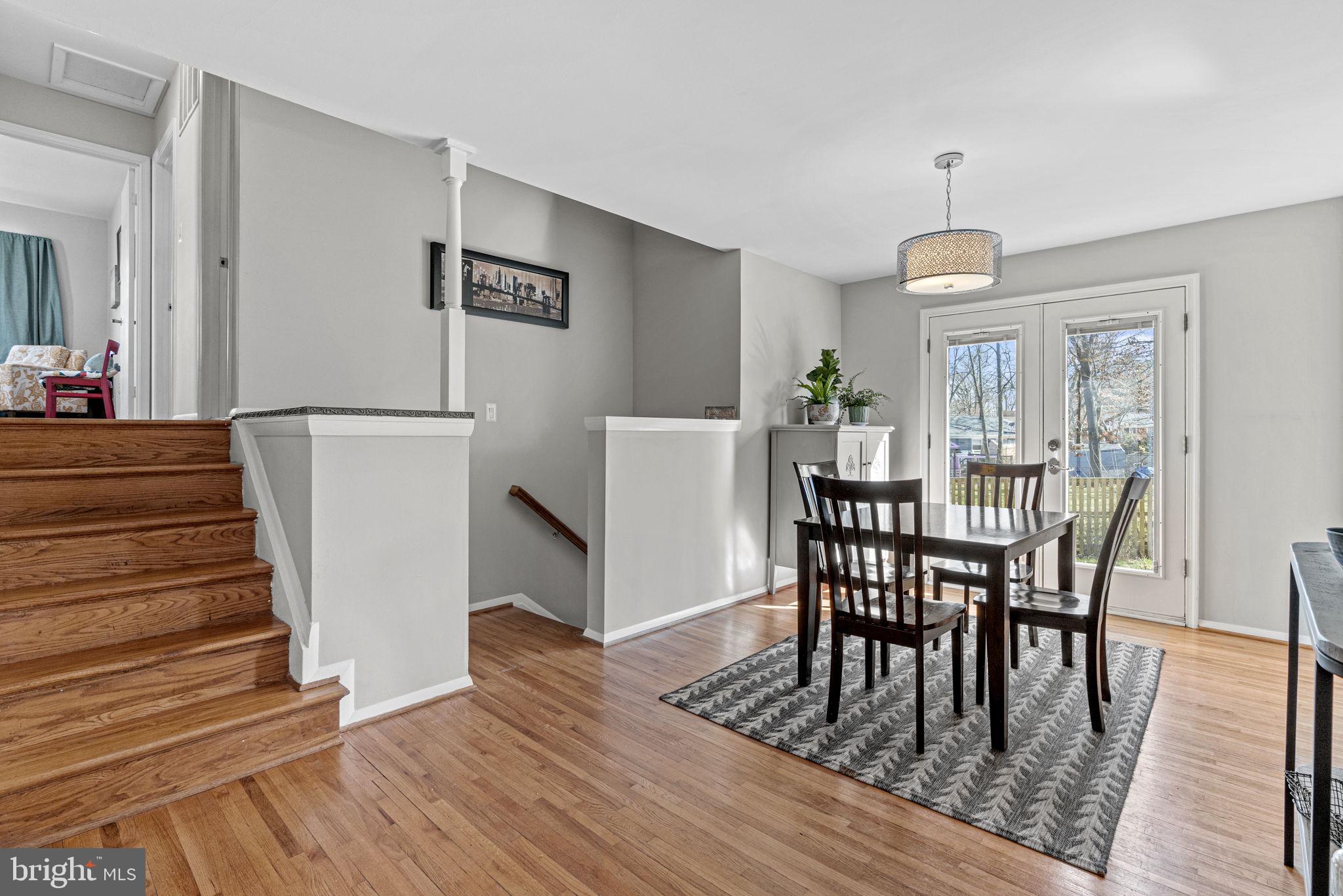 10101 ROSLYN COURT