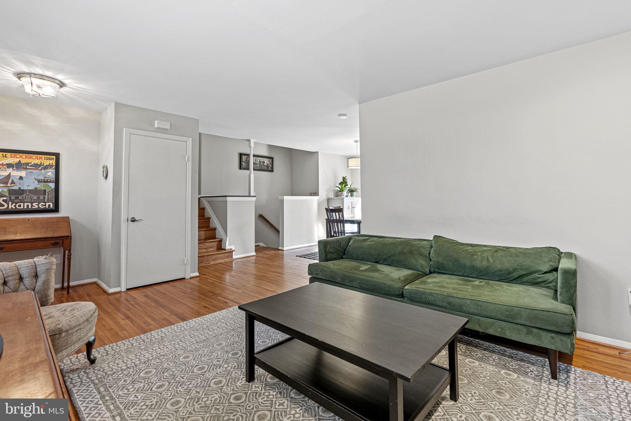 10101 ROSLYN COURT