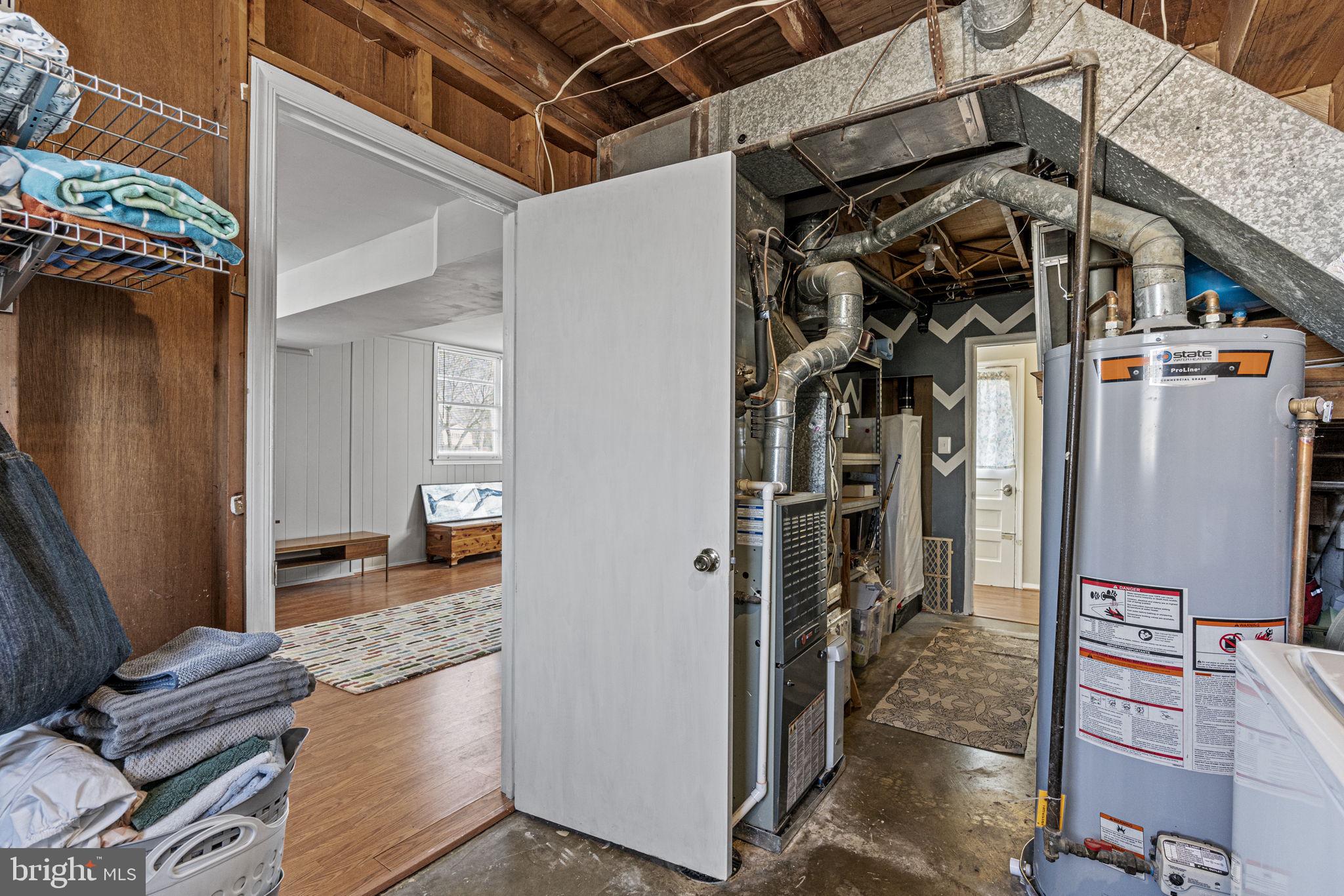 10101 ROSLYN COURT