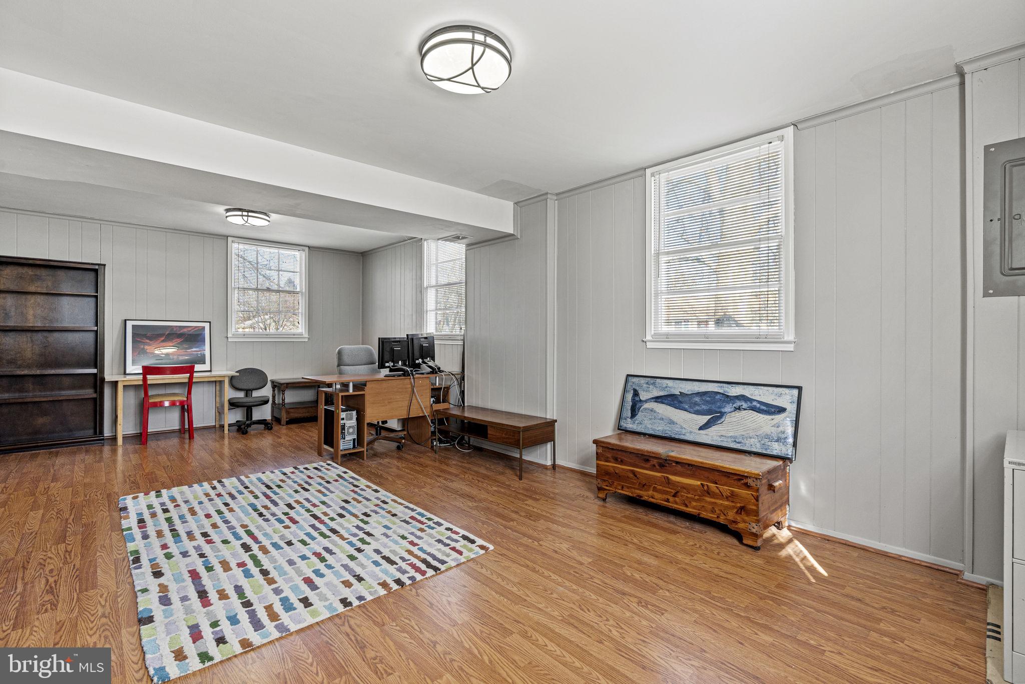 10101 ROSLYN COURT