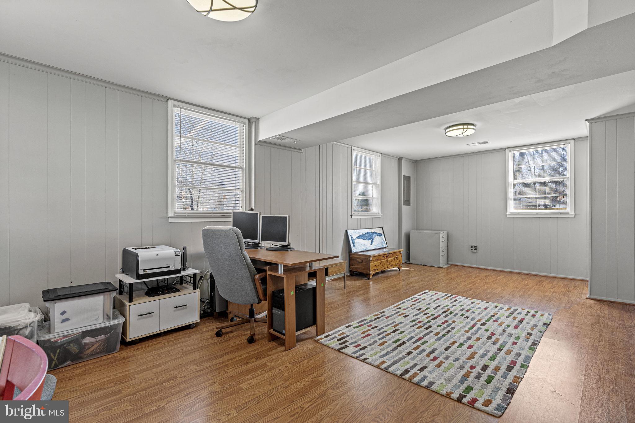10101 ROSLYN COURT