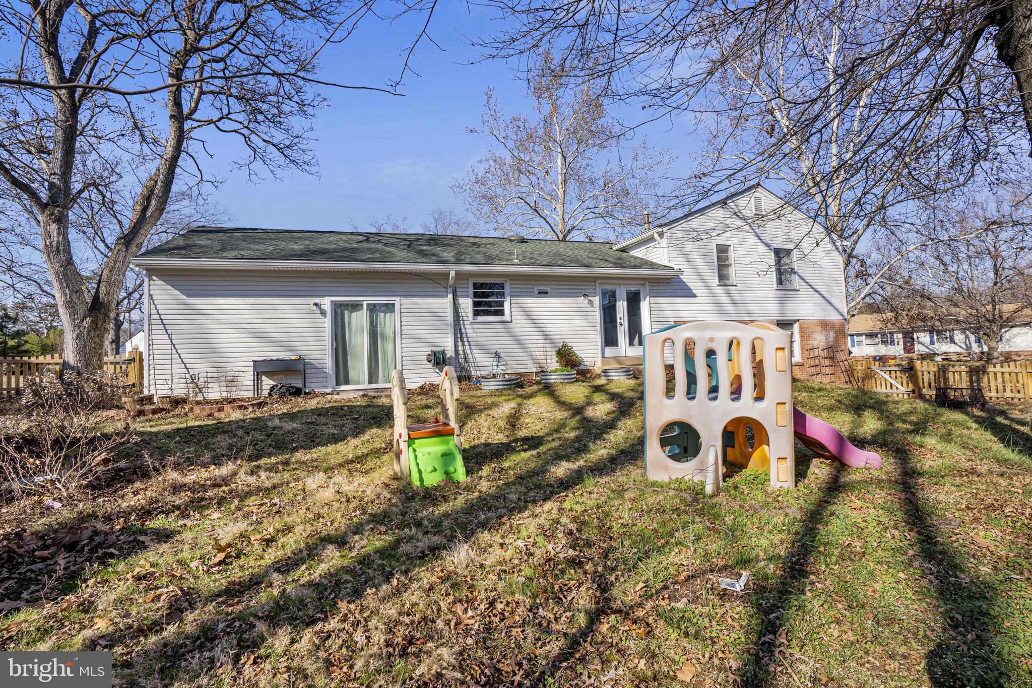 10101 ROSLYN COURT