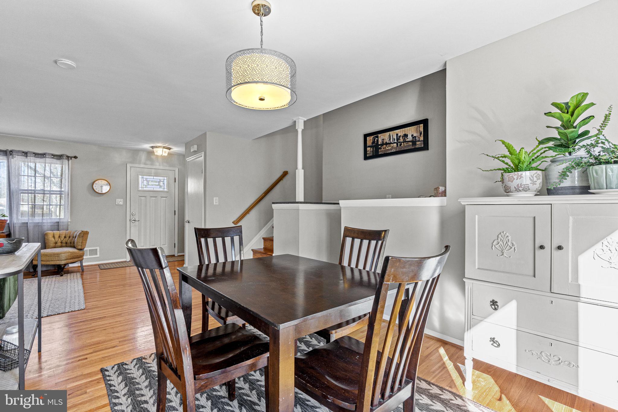 10101 ROSLYN COURT