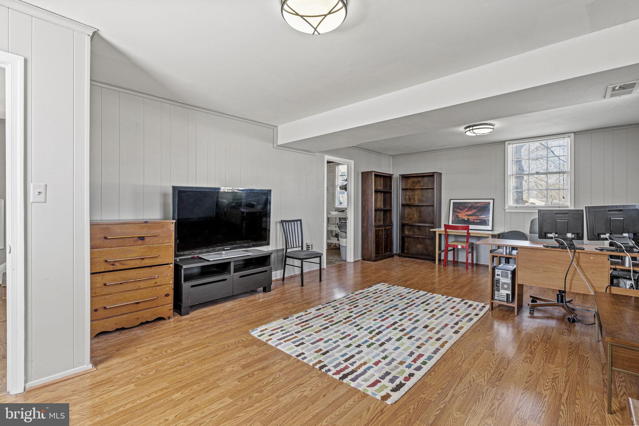 10101 ROSLYN COURT