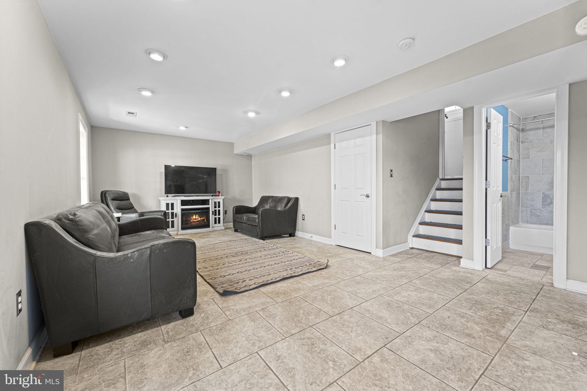 13921 RUTGERS COURT