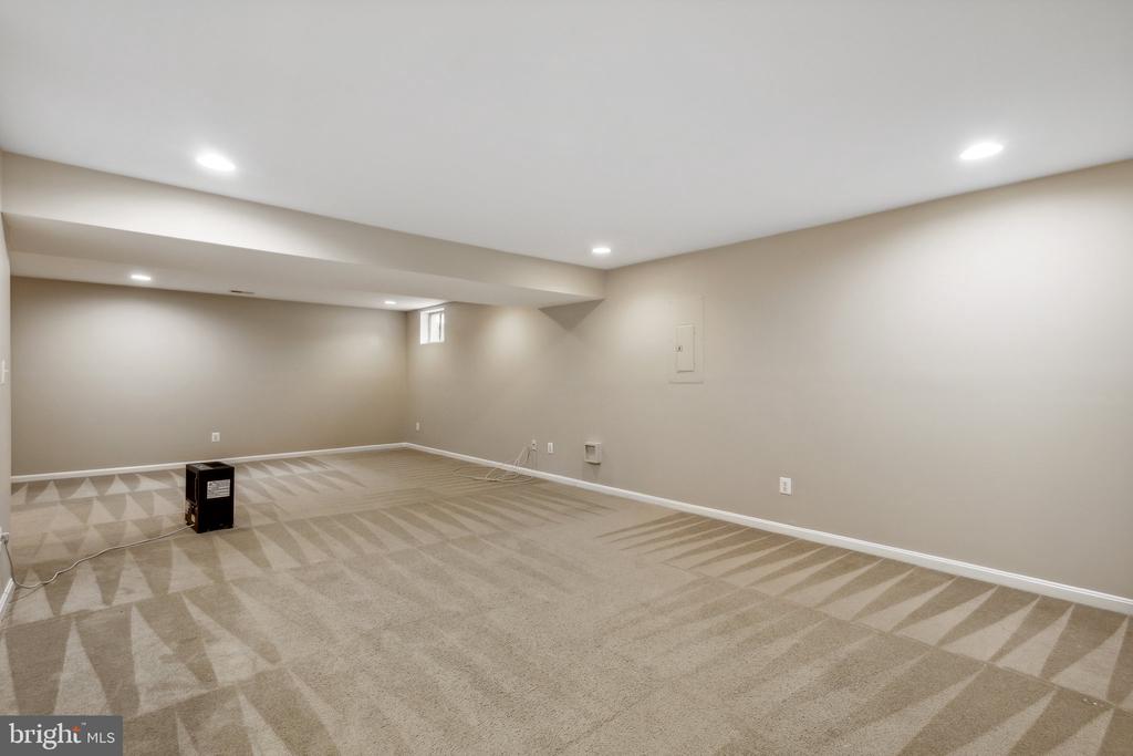 9508 DUNBLANE COURT