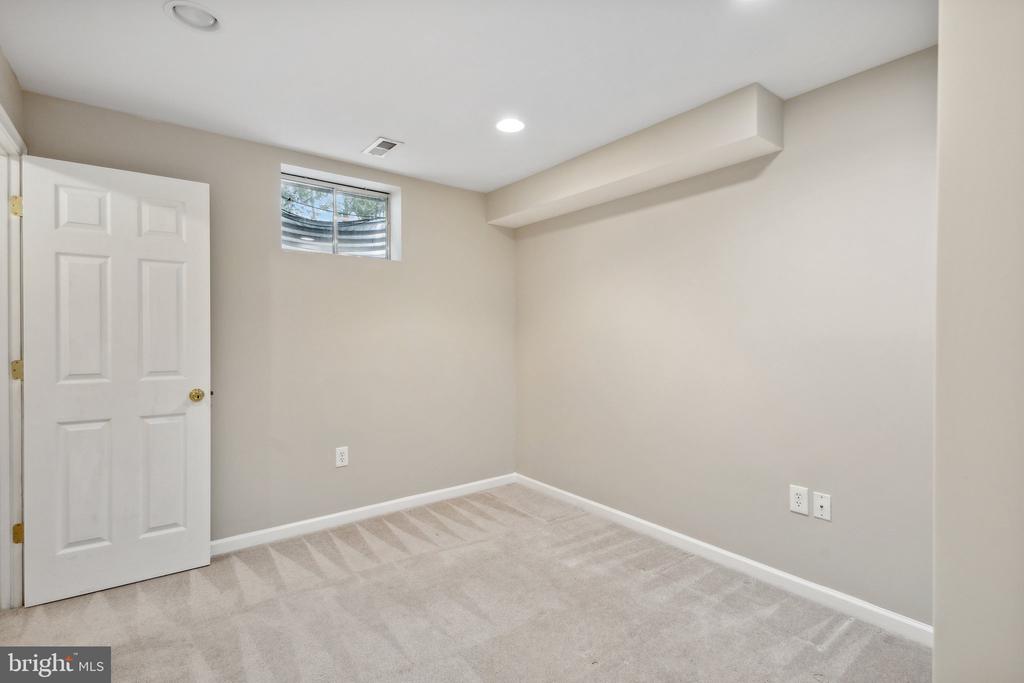 9508 DUNBLANE COURT