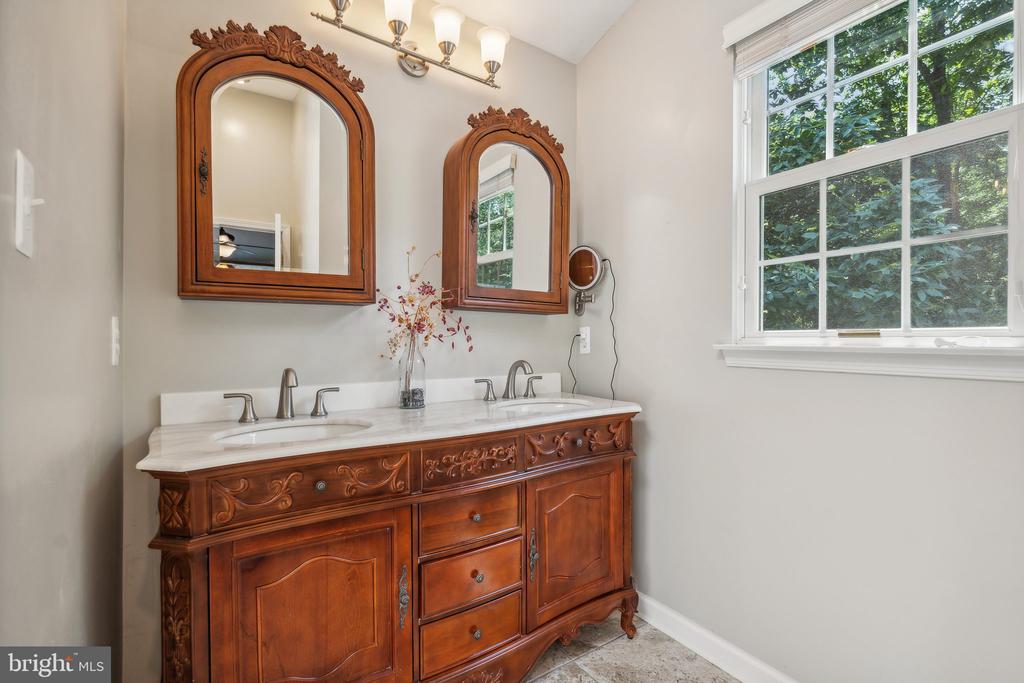 3463 WAINSCOTT PLACE