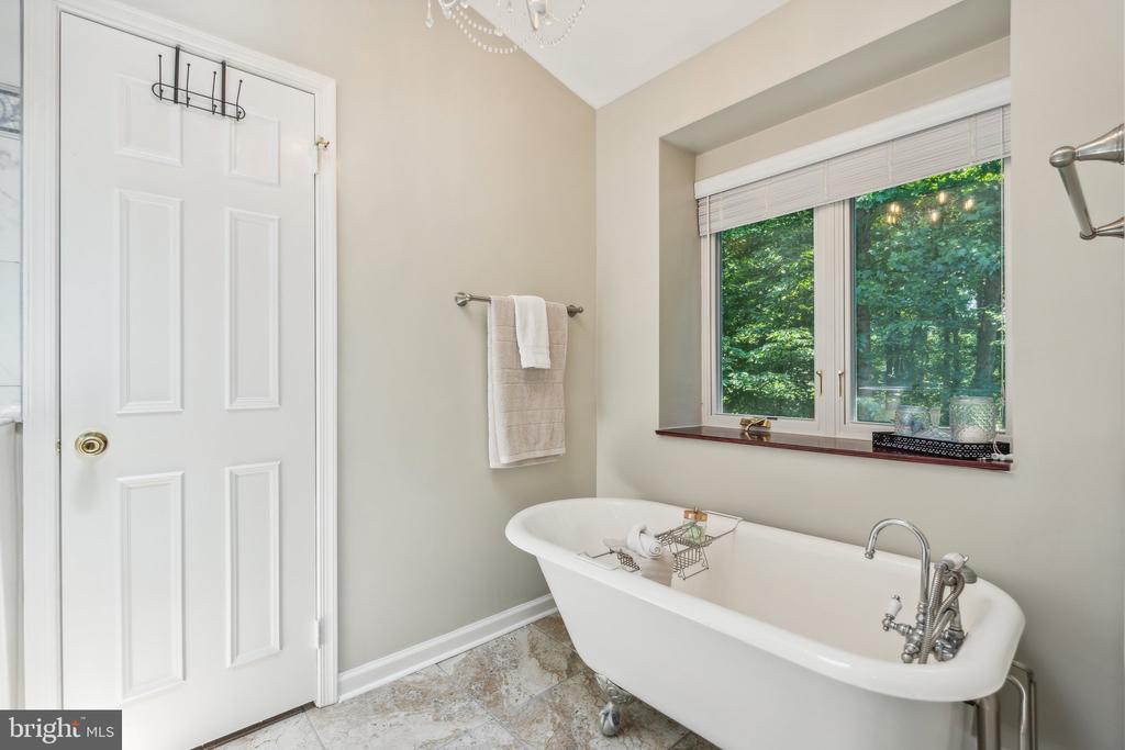 3463 WAINSCOTT PLACE