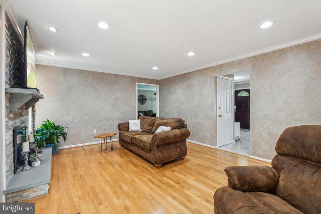 3463 WAINSCOTT PLACE