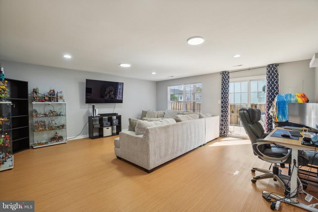 5015 BARNACLE PLACE