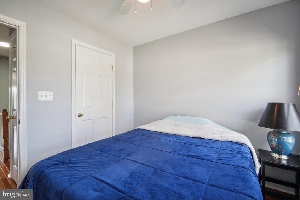 5015 BARNACLE PLACE