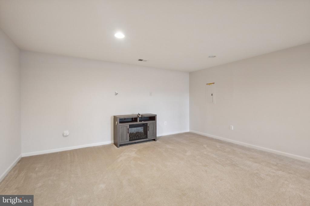 8704 HAREFIELD LANE