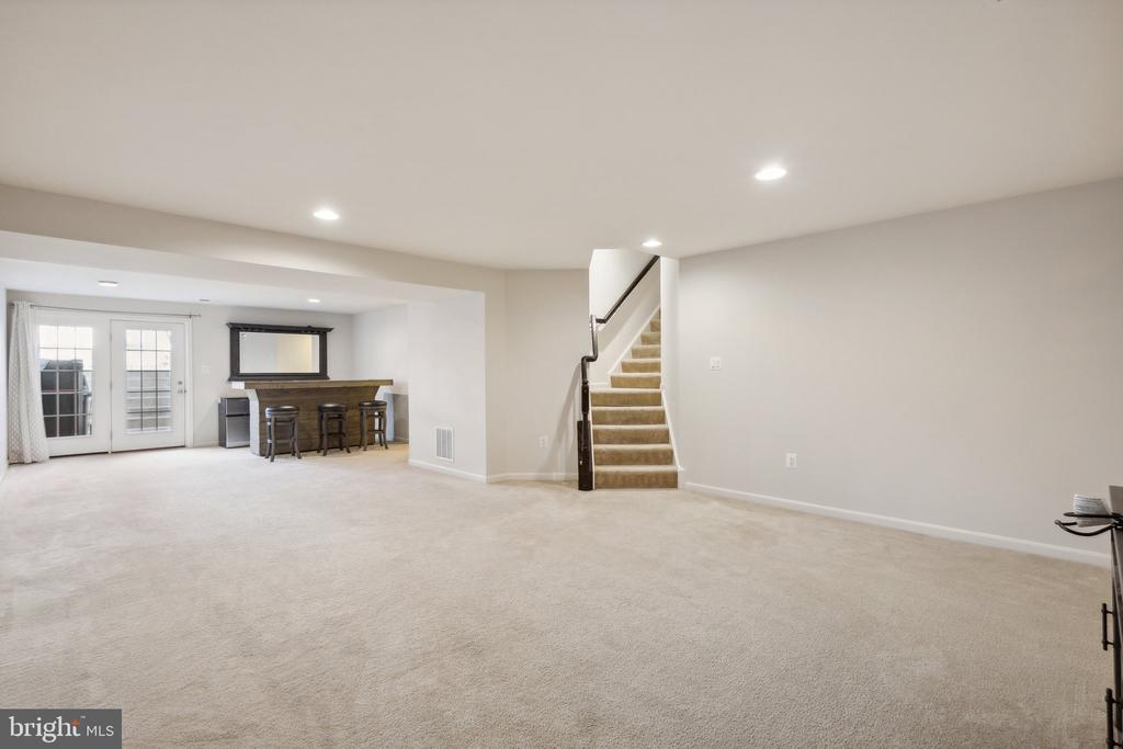 8704 HAREFIELD LANE
