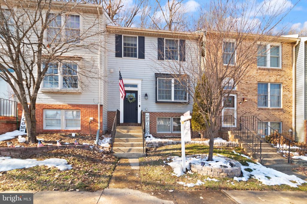 3893 SUNNY BROOK COURT