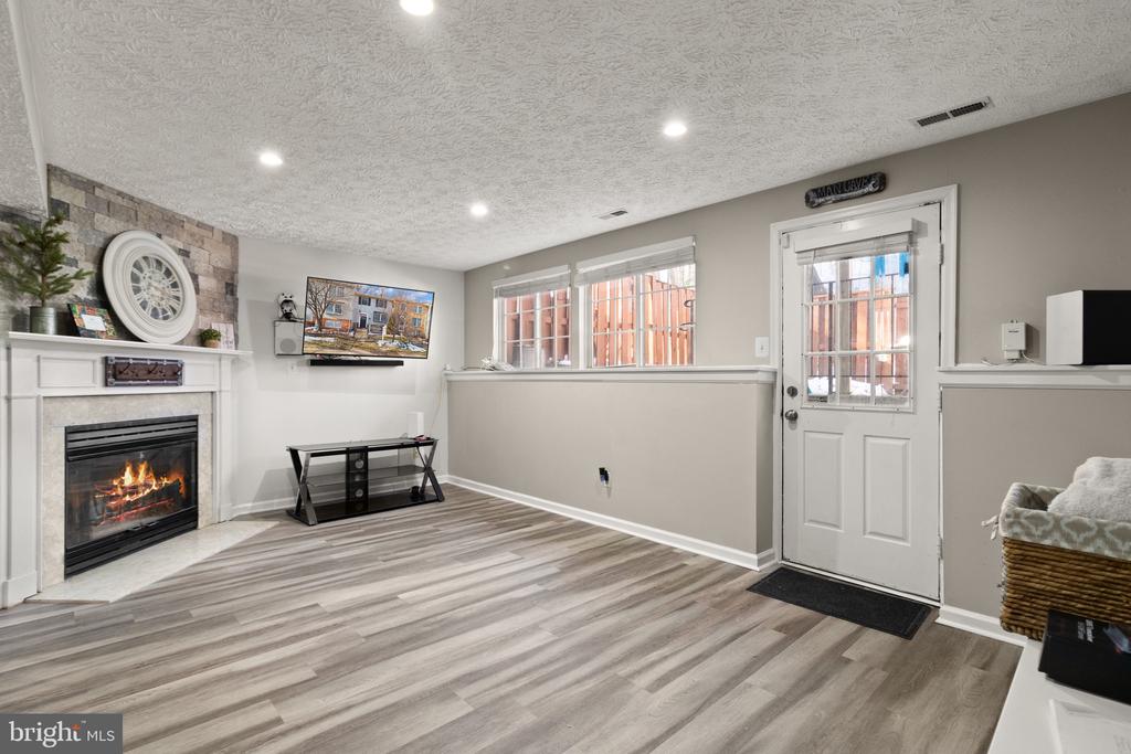 3893 SUNNY BROOK COURT