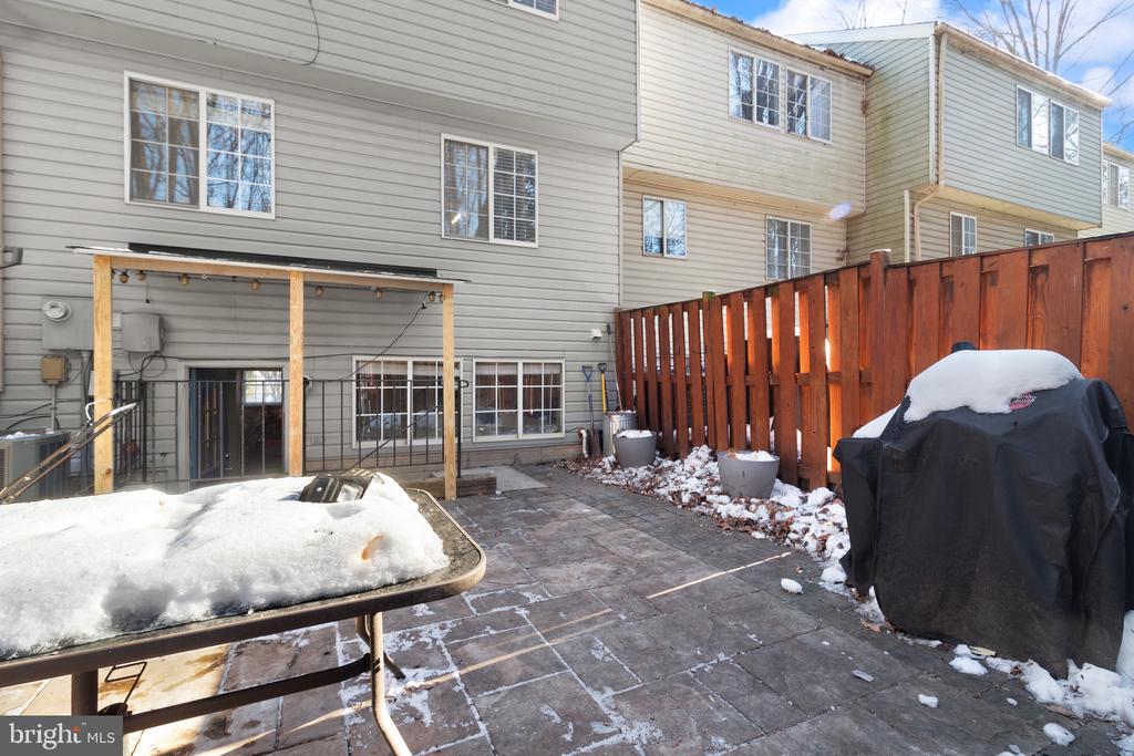 3893 SUNNY BROOK COURT