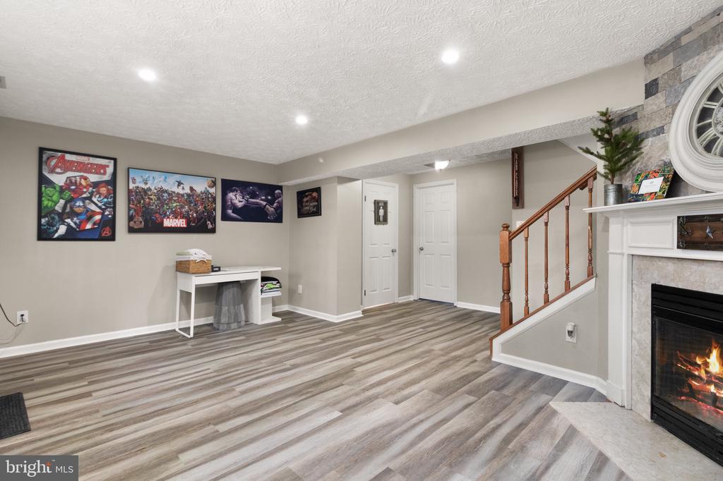 3893 SUNNY BROOK COURT