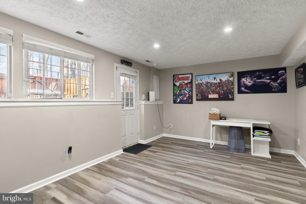 3893 SUNNY BROOK COURT