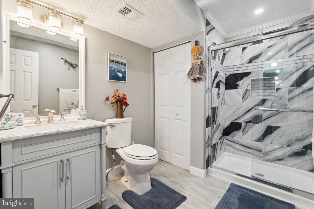 3496 LACROSSE COURT