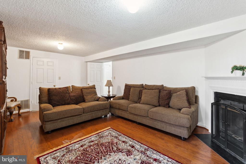 3496 LACROSSE COURT