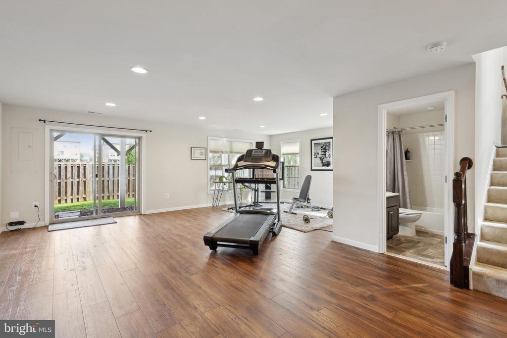 6711 PINCHOT LANE