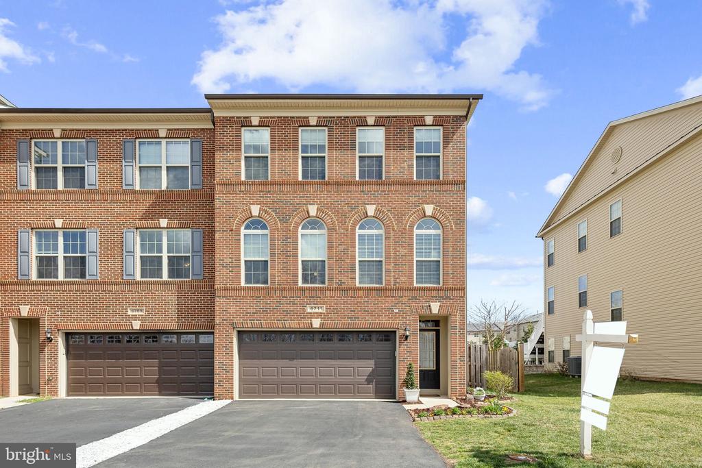 6711 PINCHOT LANE