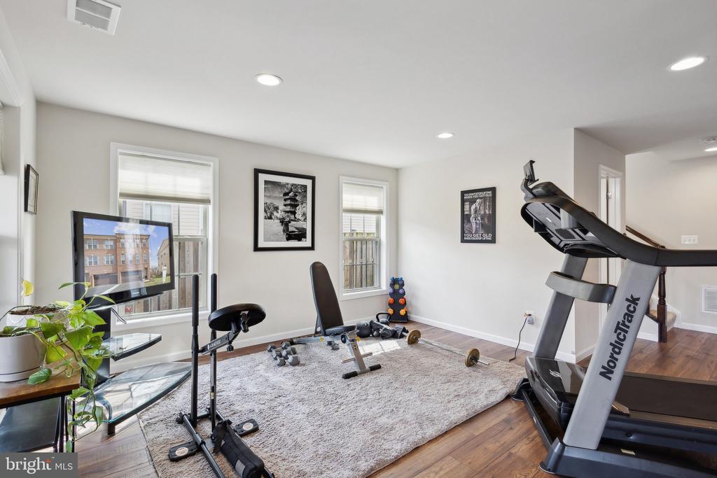 6711 PINCHOT LANE