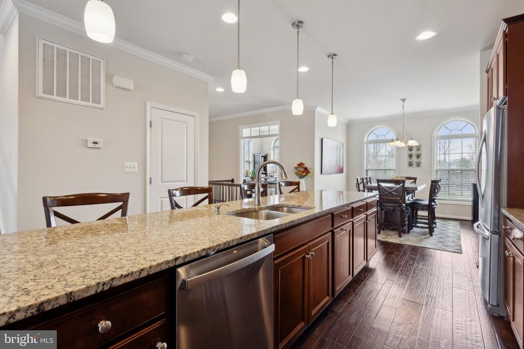 6711 PINCHOT LANE