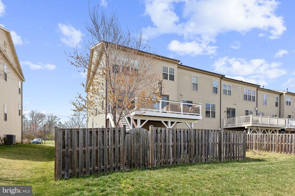 6711 PINCHOT LANE