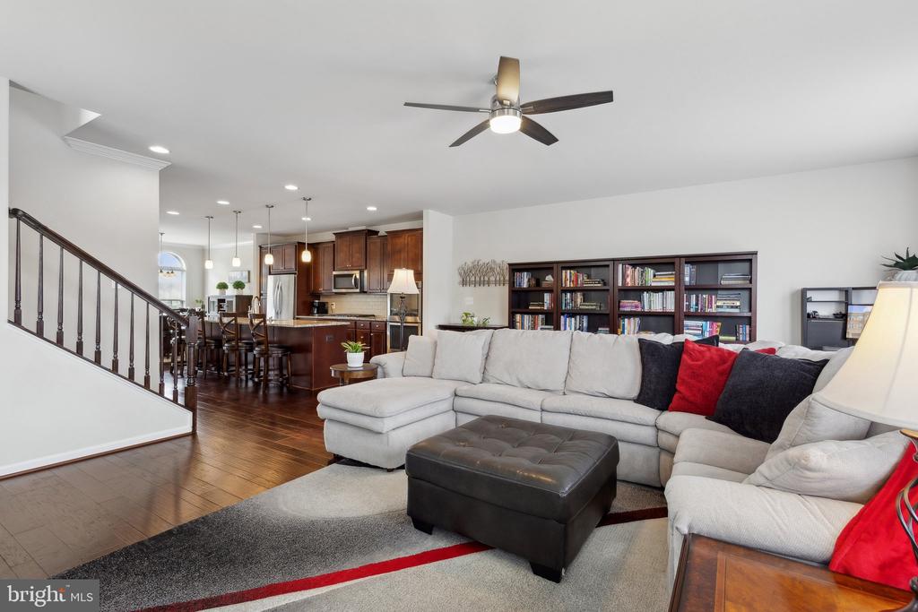6711 PINCHOT LANE