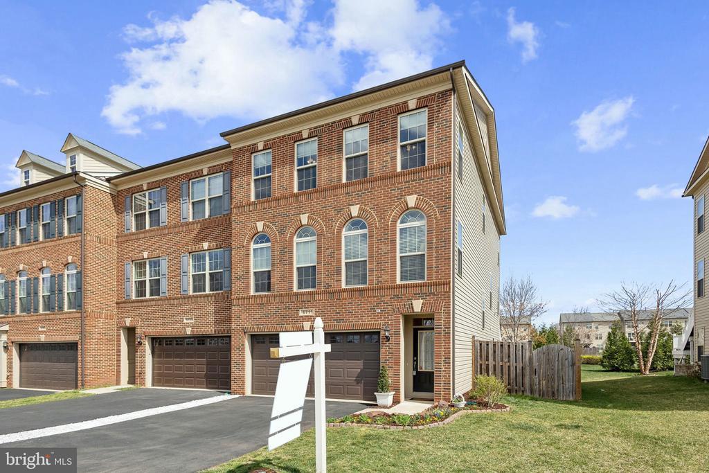 6711 PINCHOT LANE