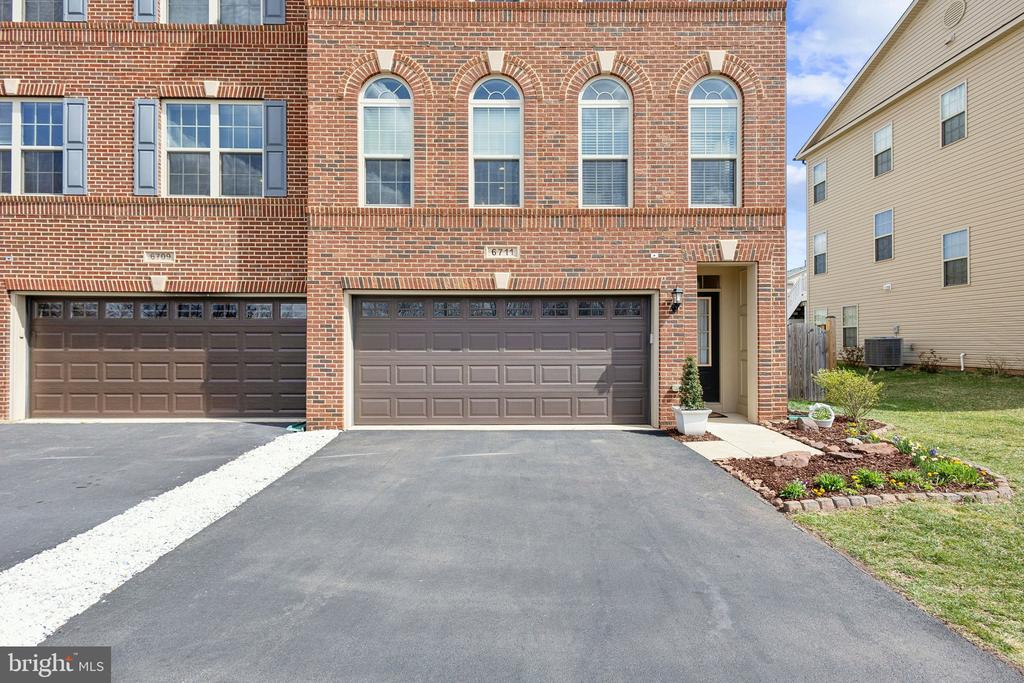 6711 PINCHOT LANE