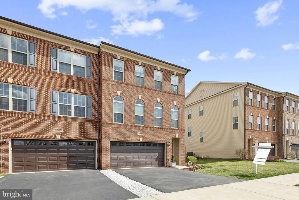 6711 PINCHOT LANE