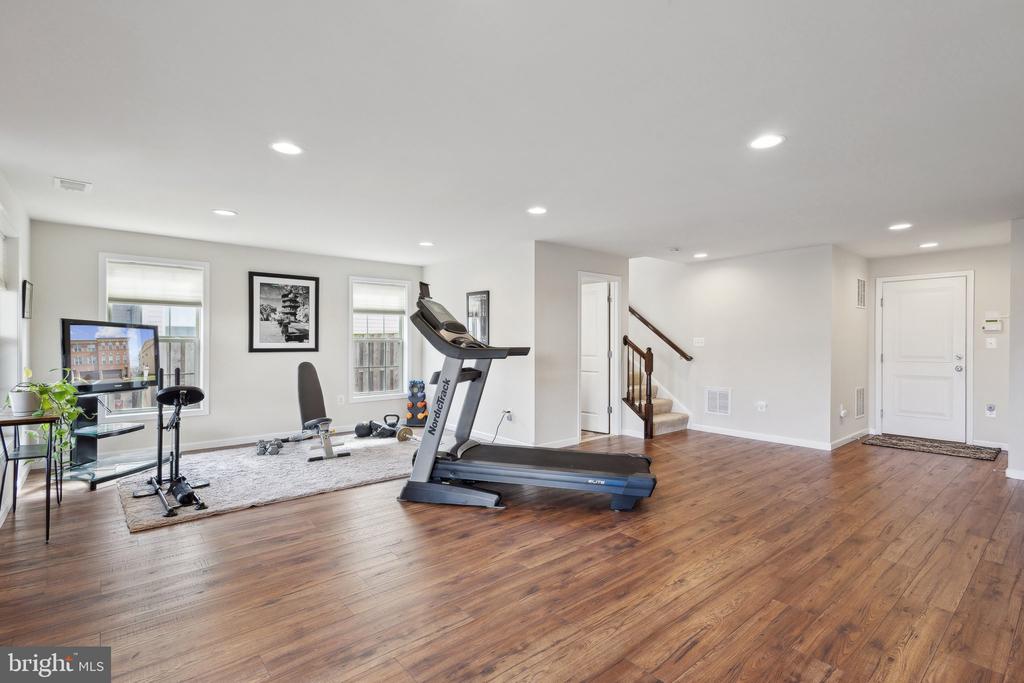 6711 PINCHOT LANE