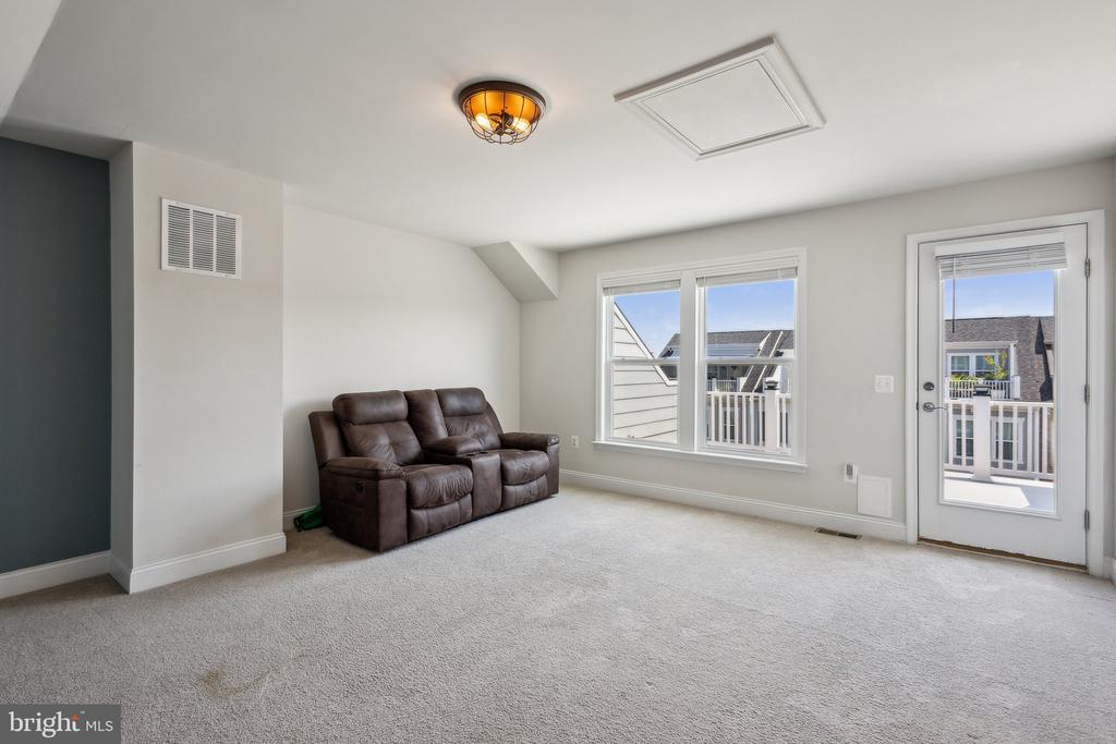 1909 GREENBRIAR HALL ROAD