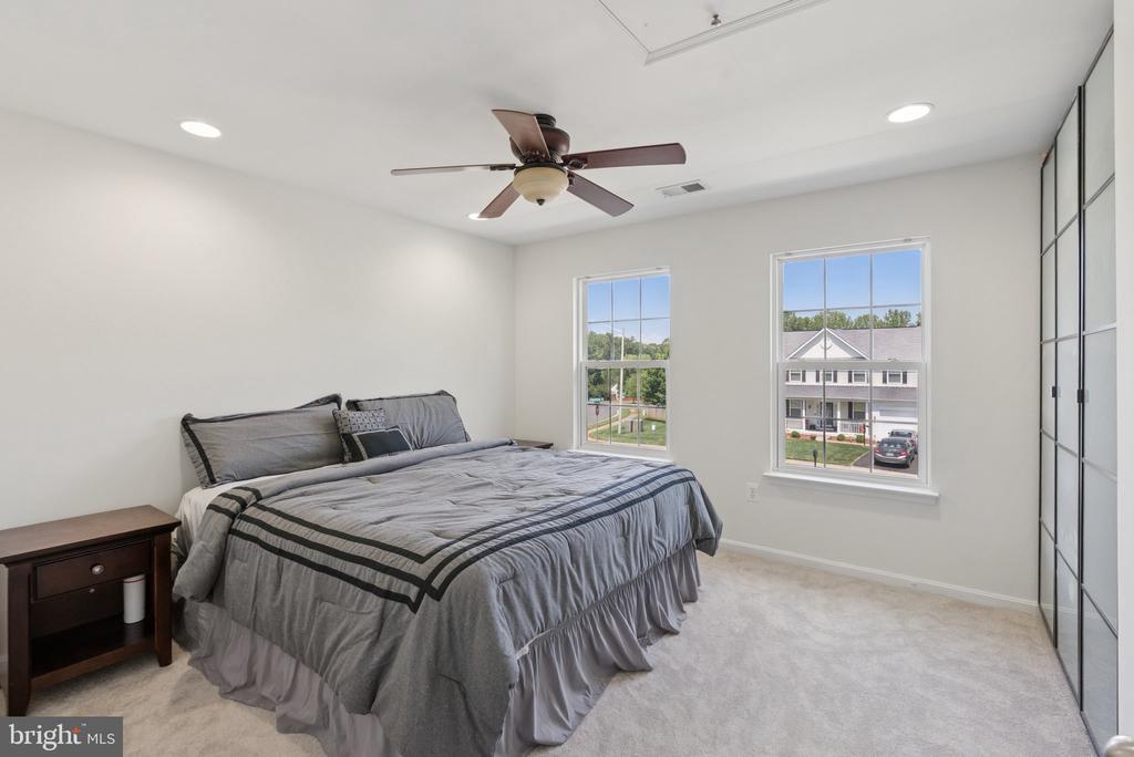 5402 LOGGERHEAD PLACE