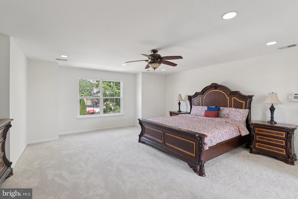 5402 LOGGERHEAD PLACE