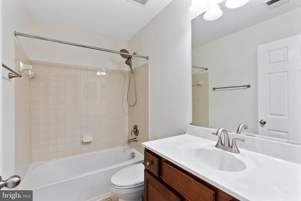 5402 LOGGERHEAD PLACE