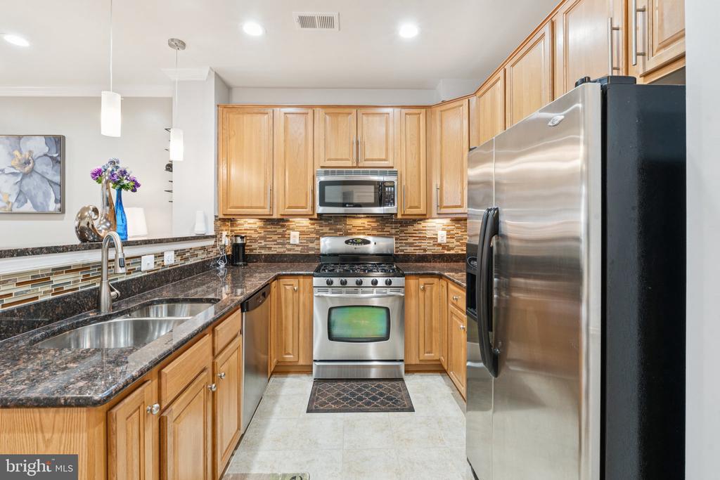 2415 RAINSWOOD LANE
