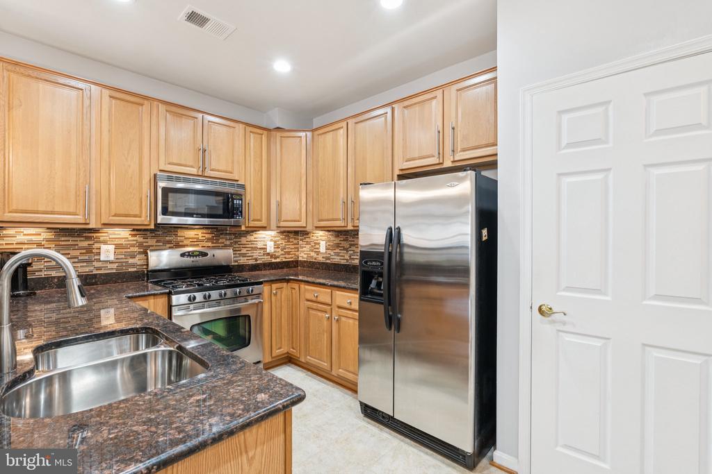 2415 RAINSWOOD LANE