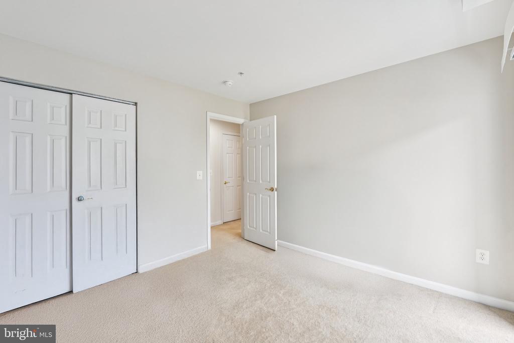 2415 RAINSWOOD LANE