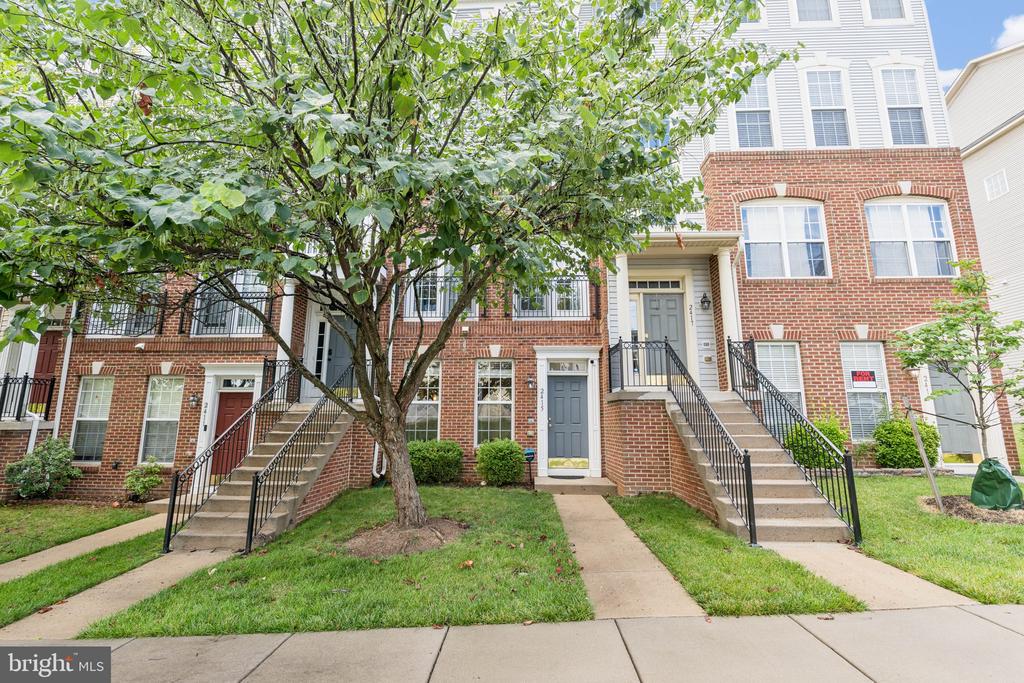 2415 RAINSWOOD LANE