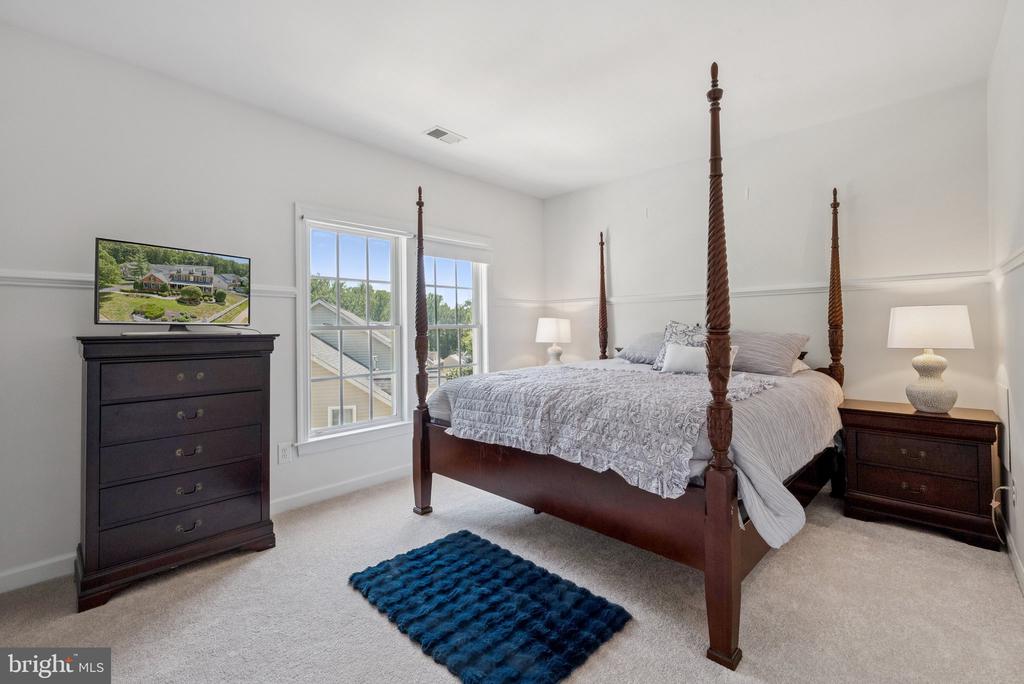 1719 WORTHY COURT