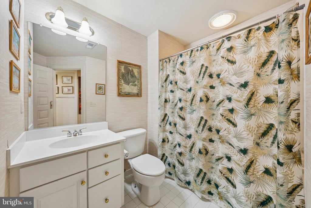 1719 WORTHY COURT