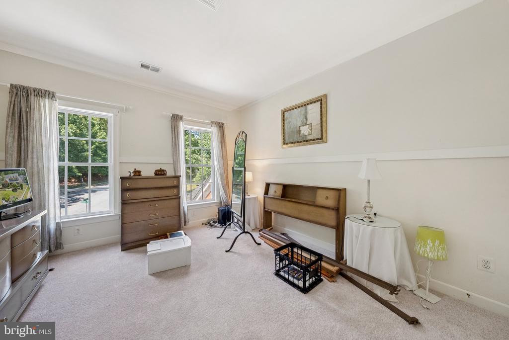 1719 WORTHY COURT